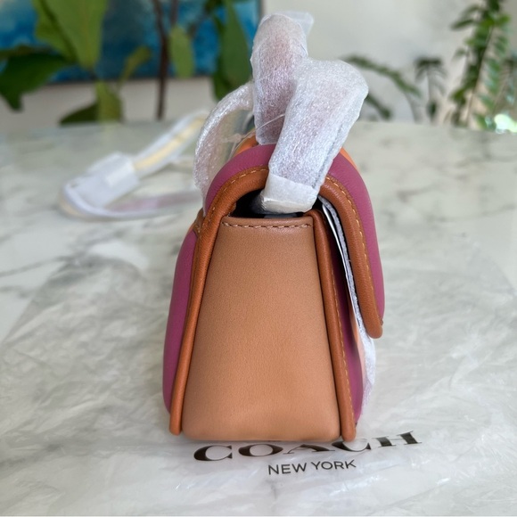 NWT Coach Turnlock Clutch 20 with Rainbow Quilting C4700    Leather Crossbody - Picture 9 of 16